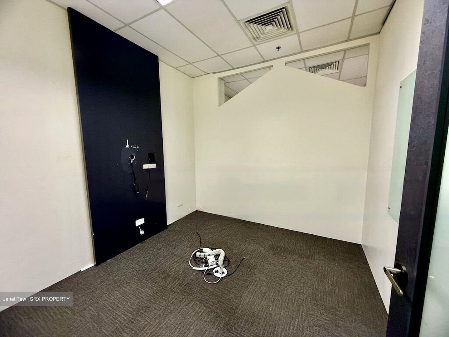 Dapenso Building (D1), Office #457512561